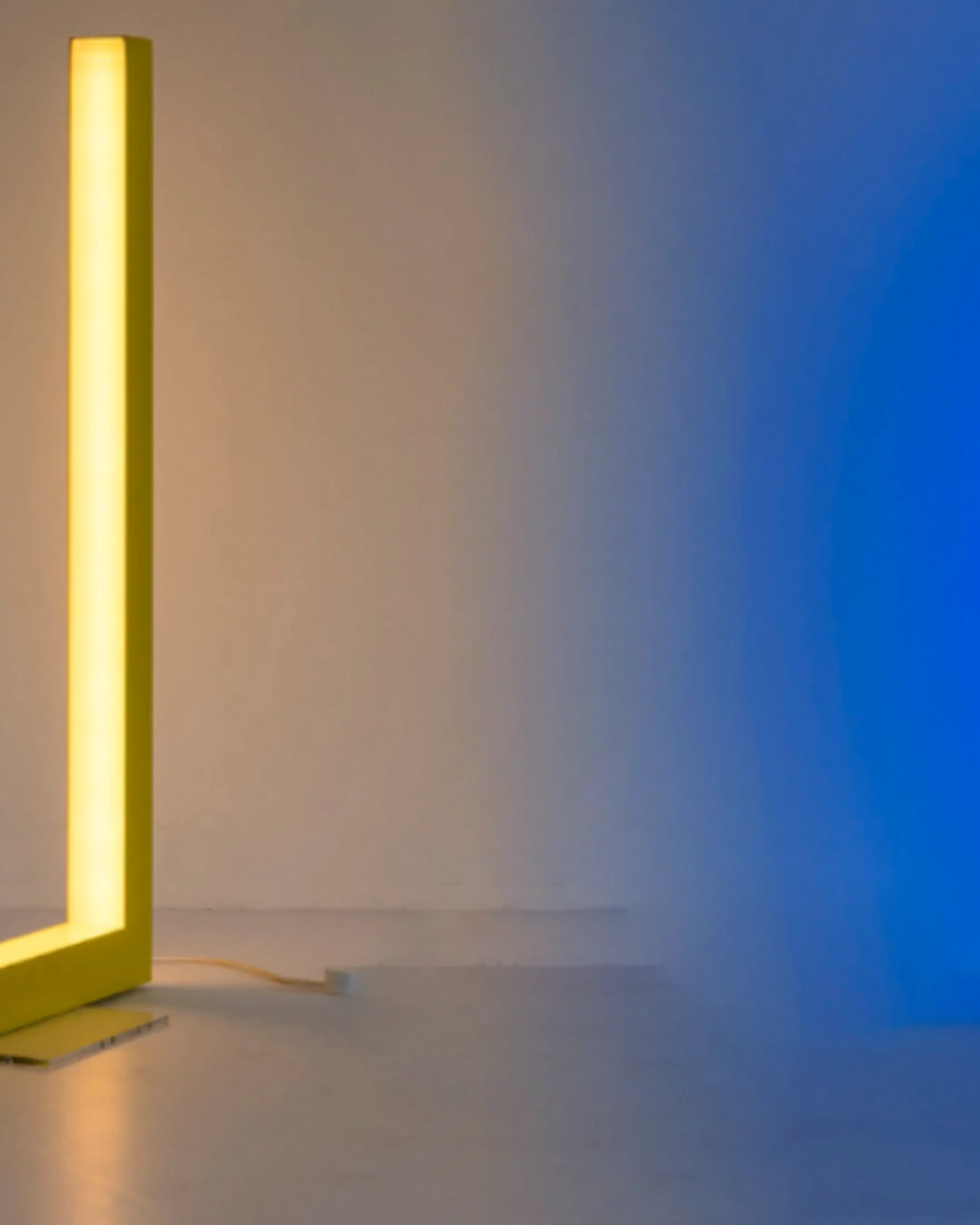 Richard Meier L-shaped light in the gallery